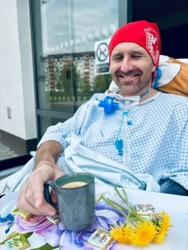 Záchranář Pavel pomáhal po tornádu i výbuchu, pak ochrnul. Bez rampy teď nemůže domů