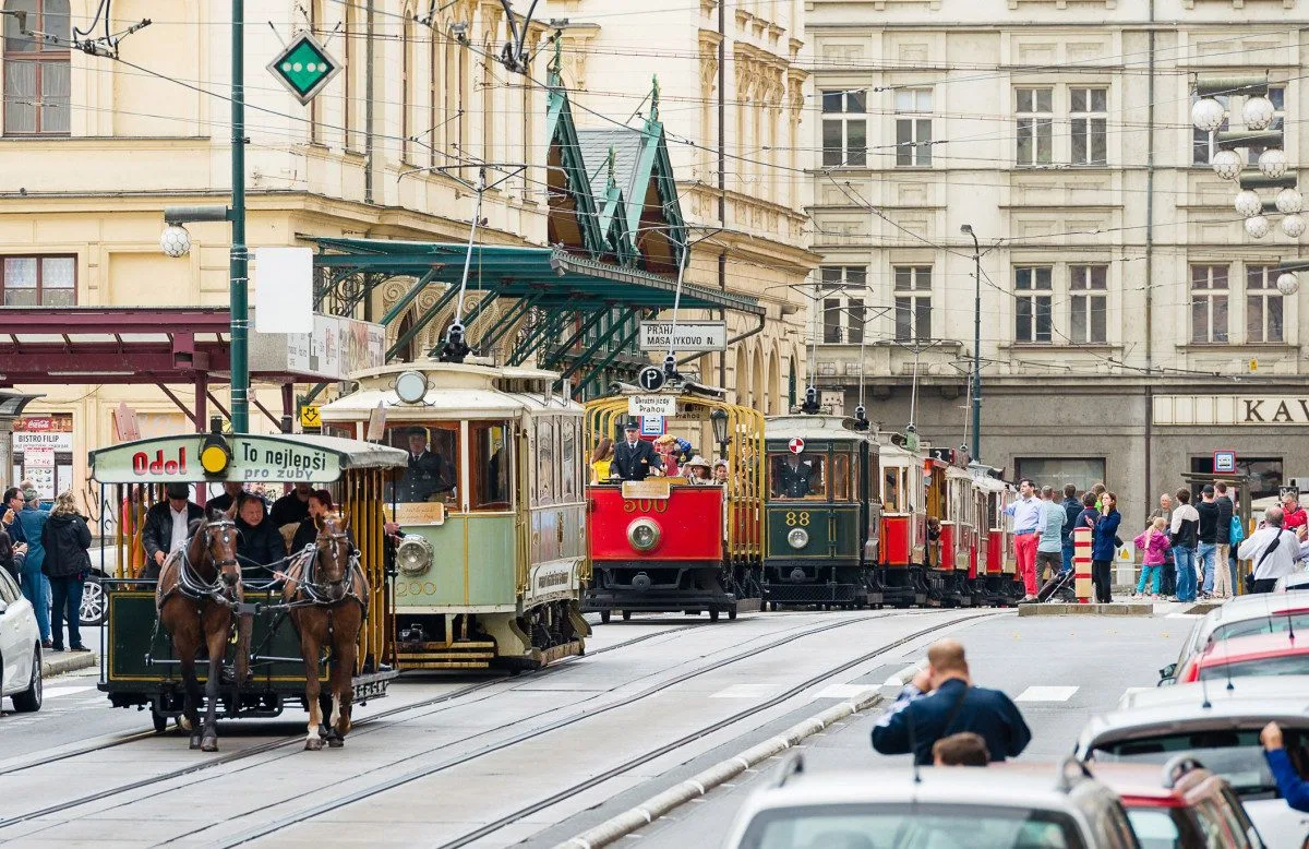 PŘEHLED: Podívejte se, jaká dopravní omezení čekají Prahu o víkendu