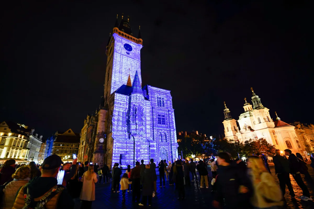 FOTO: Videomapping i projekce na vodní stěnu. Začal Signal Festival