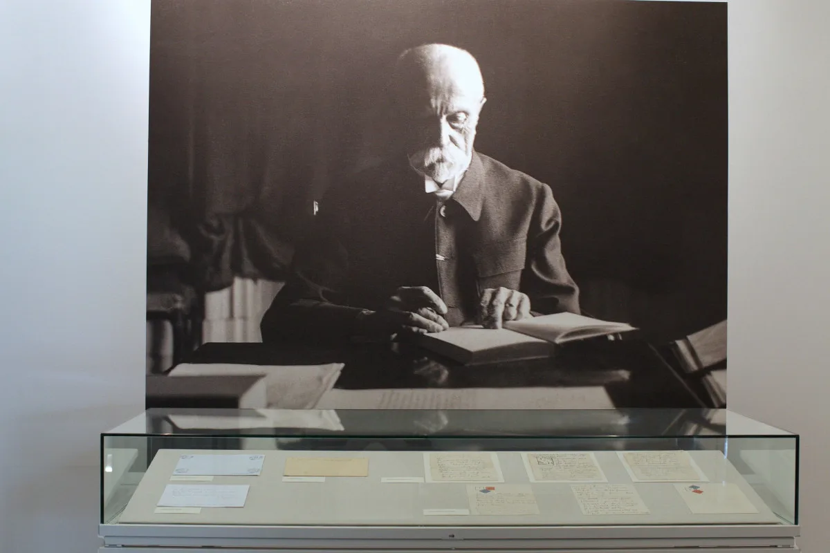 Národní archiv v Praze vystavuje tajemnou obálku s Masarykovým vzkazem