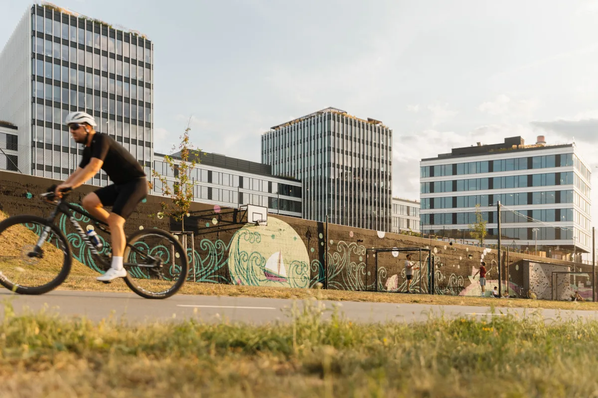 Holešovice mají náplavku, na levém břehu Vltavy vznikl prostor pro sport i relax