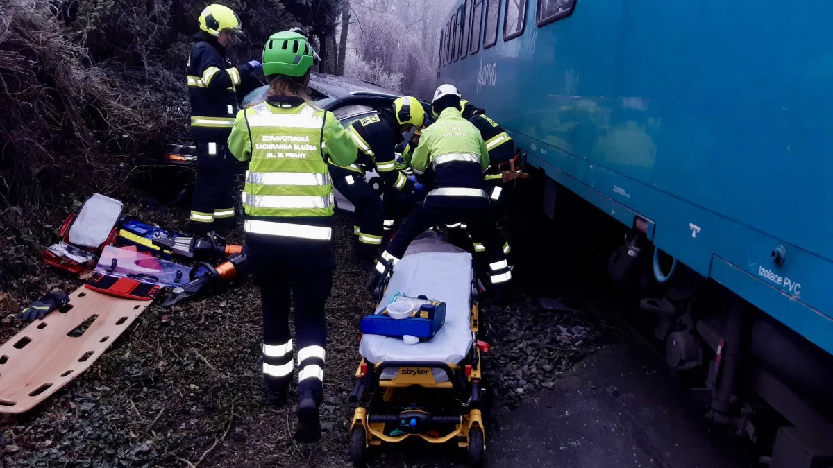 Nebezpečný přejezd v Praze 6 vyřešili jednosměrkou. Ta ale podle místních ucpe čtvrť