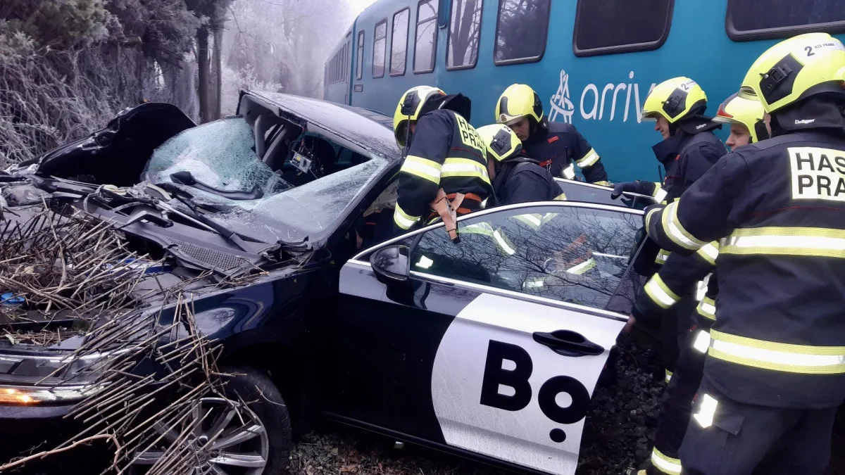 Nebezpečný přejezd v Praze 6 vyřešili jednosměrkou. Ta ale podle místních ucpe čtvrť