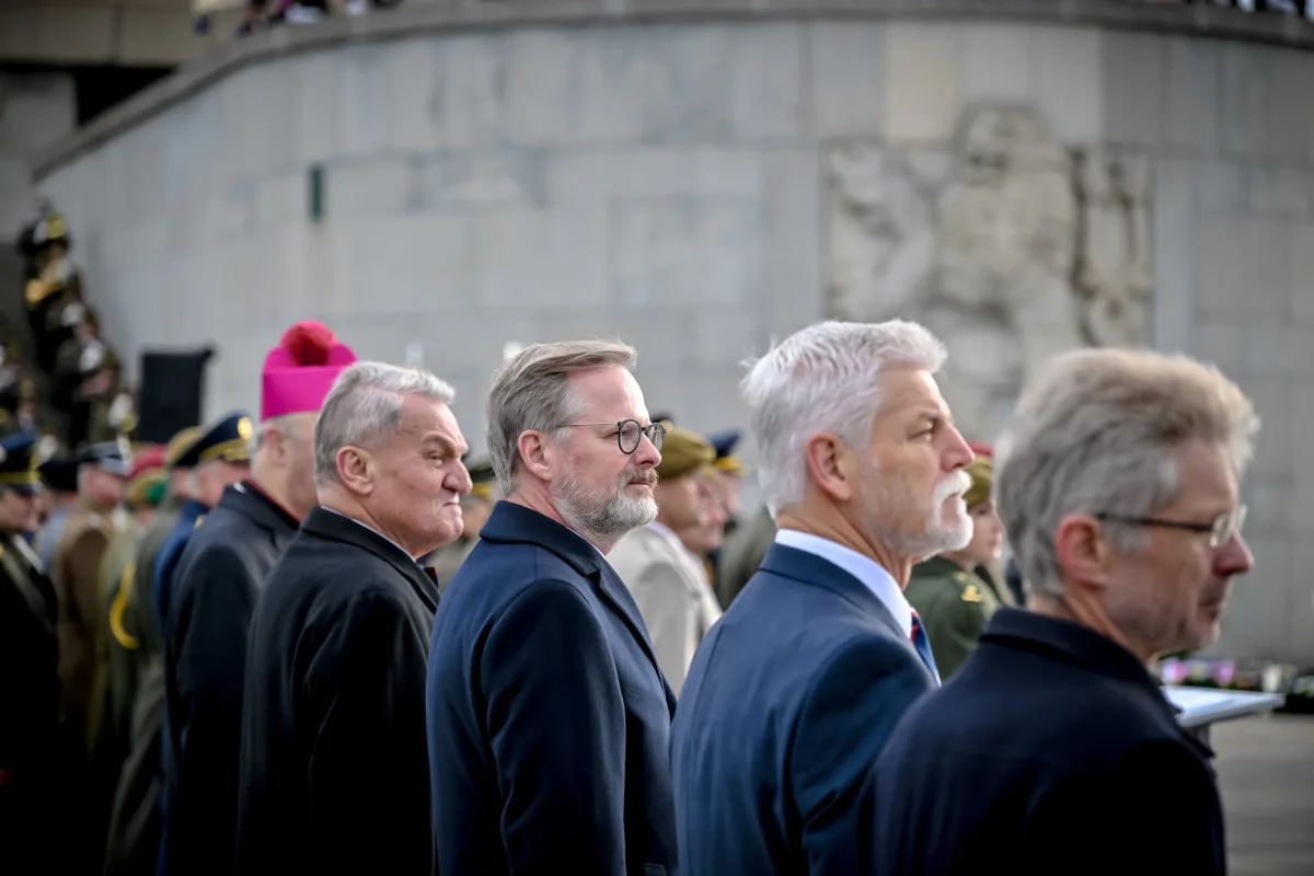 Na Vítkově si politici připomněli vznik státu, prolétly nad nimi armádní stroje