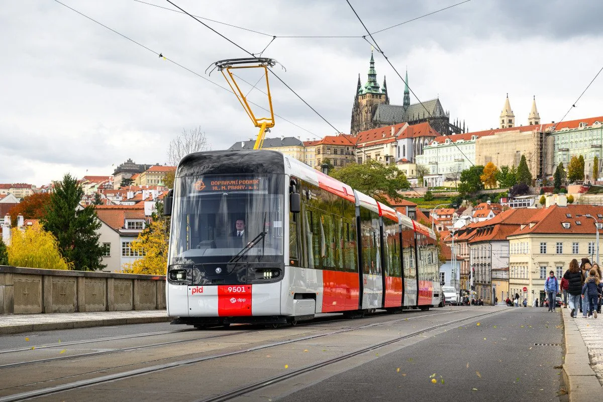 Do provozu vyjede sedm nových tramvají Škoda 52-7
