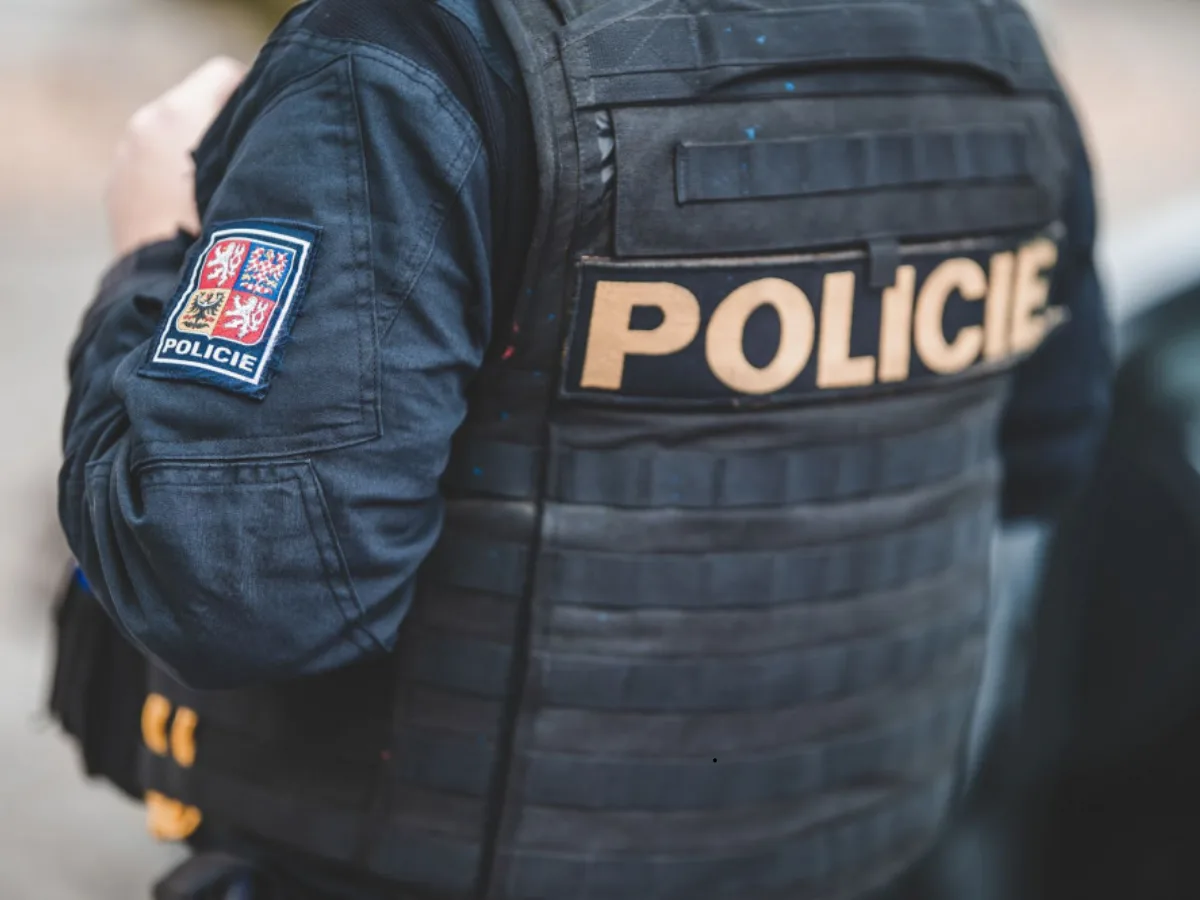 Policie varuje před podvody: Jak se chránit před falešnými policisty a pracovníky bank?