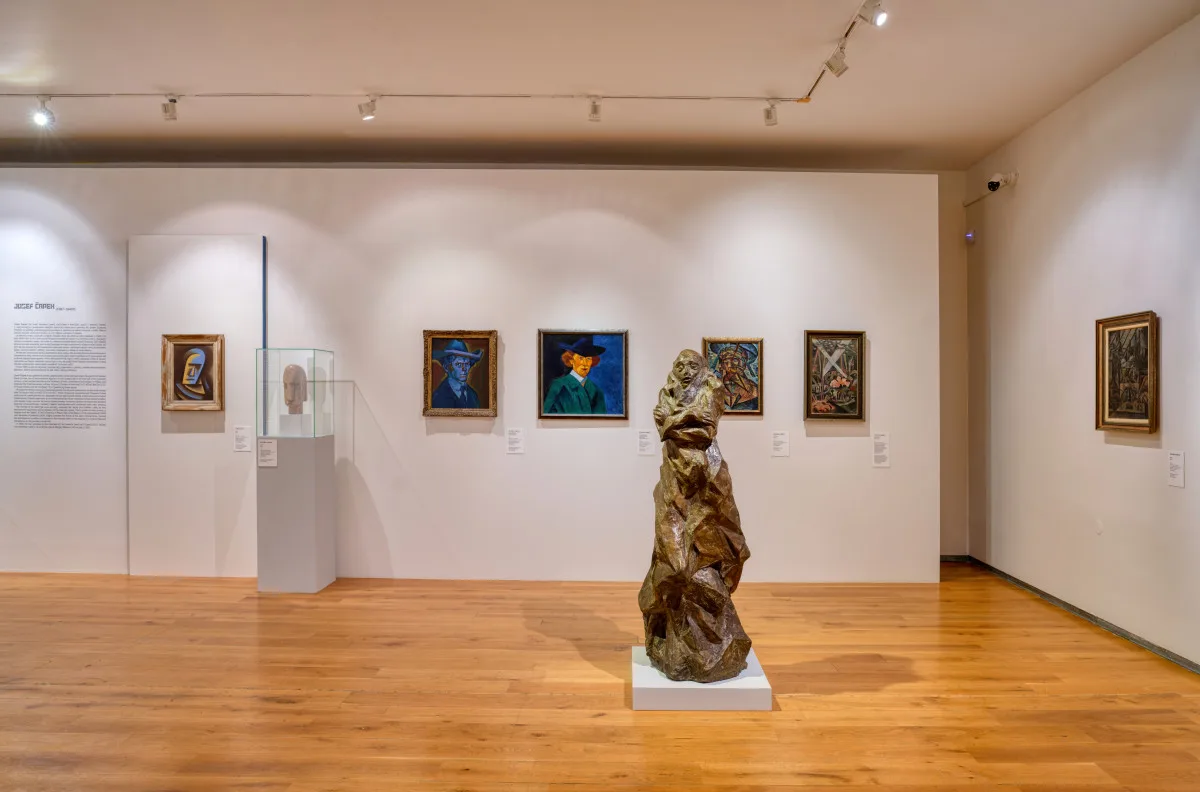 Vzácná sbírka českého kubismu ze ZČG je vystavena v Museu Kampa