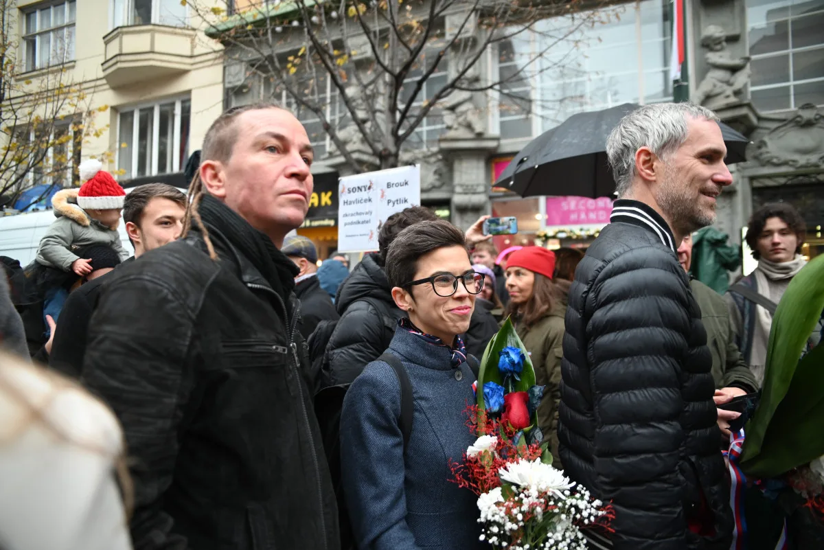 FOTO,VIDEO: 17. listopad na Národní třídě. Největší pískot sklidili Babiš a Turek