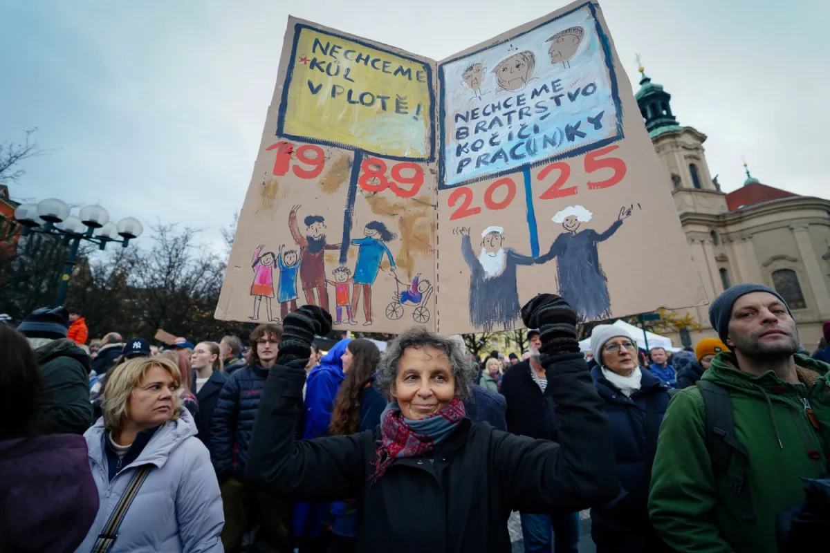FOTO: Na protivládní demonstraci Milionu chvilek dorazily na Staromák tisíce lidí