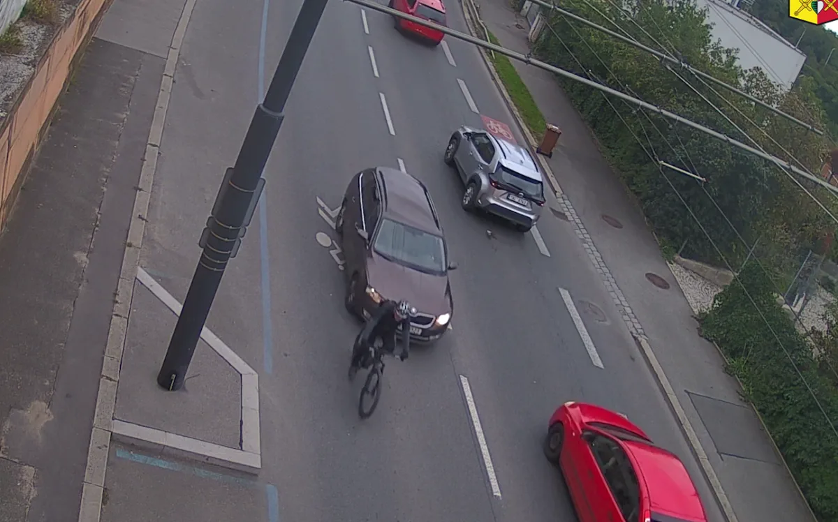 Řidič srazil cyklistu na Prosecké.