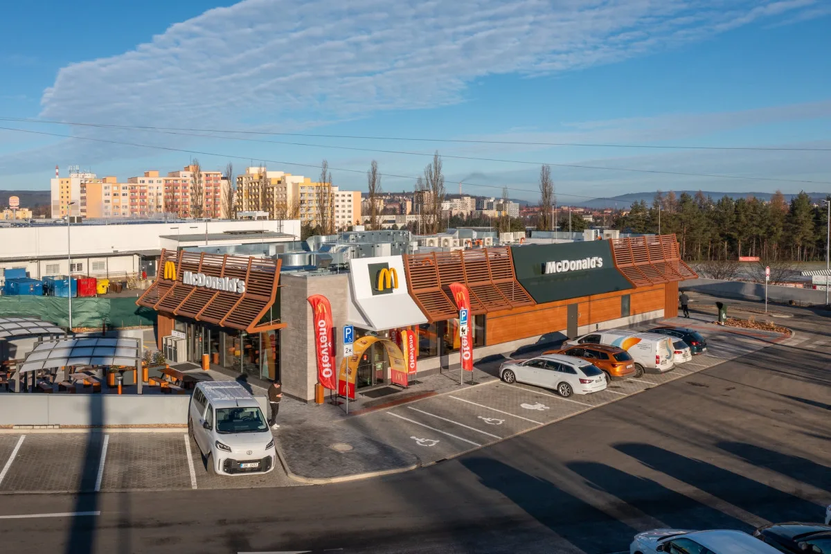 Zlaté oblouky míří do stříbrné Příbrami. První McDonald's v okrese otevřel!