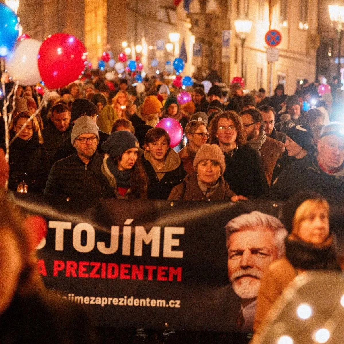 Milion chvilek donesl na Hrad téměř 176 tisíc podpisů na podporu prezidenta