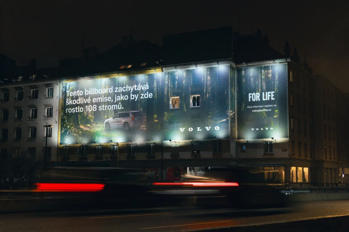 Billboard Volva měl čistit vzduch, byl ale v místě zákazu reklamy
