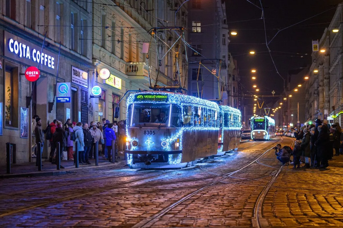 Ozdobené vozy se naposledy setkají na Kulaťáku.