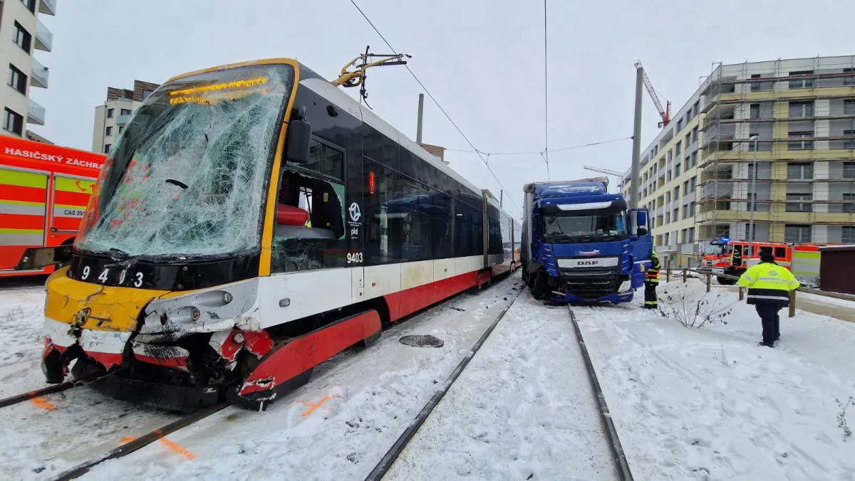Oba řidiči se při nehodě zranili.
