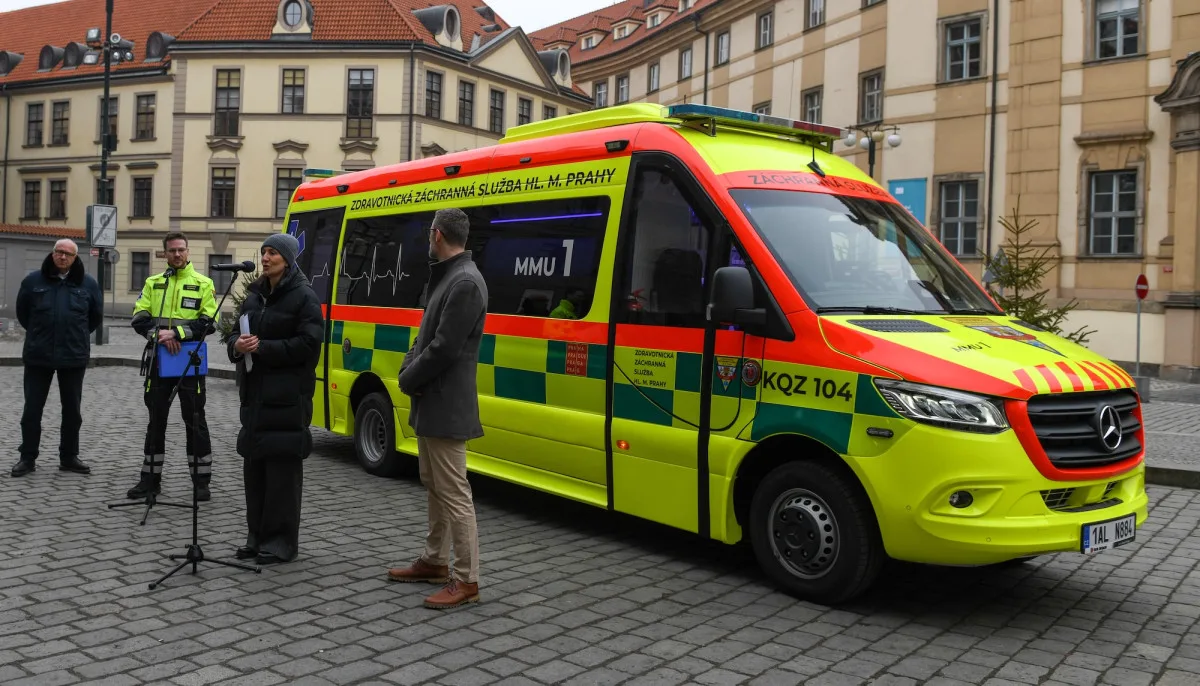 Pražští záchranáři představili novou sanitku za 7 milionů. Poslouží při evakuacích