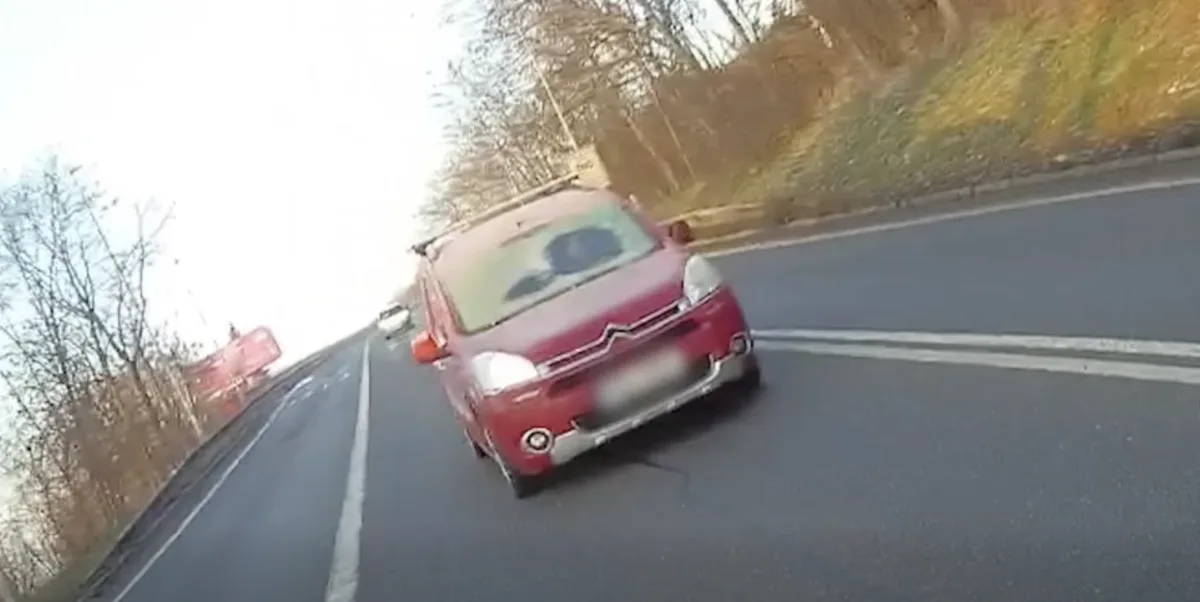 Muž se na čištění vykašlal.