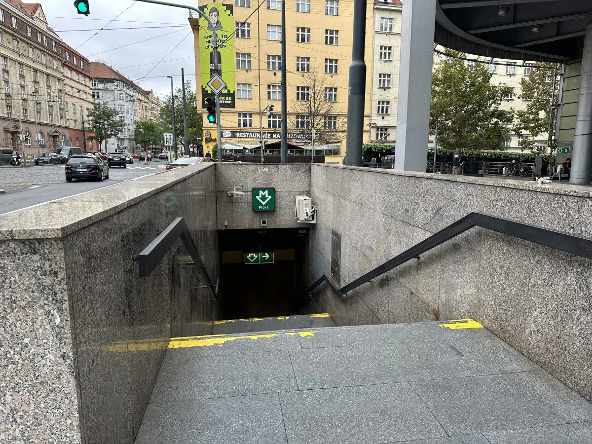 Stanice Flora se na deset měsíců uzavírá, čeká ji obnova a výměna sovětských eskalátorů