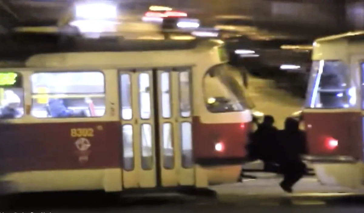 Kluci se svezli jednu zastávku.