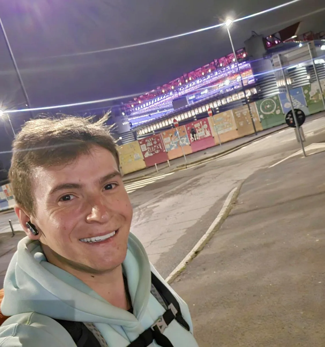 Nico z Třebíče teď dorazil do Milána. Poslední kilometry jde živě se svými fanoušky