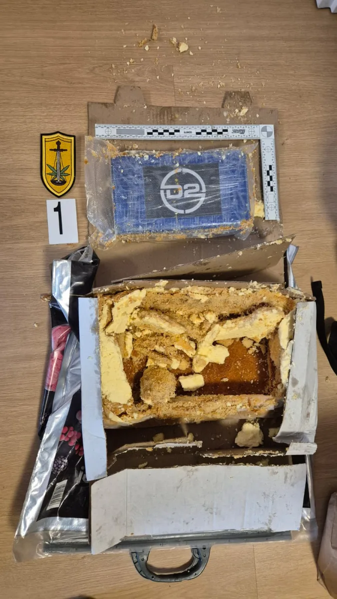VIDEO: Gang pašoval do Prahy kokain v dortech. Dali si práci i se zdobením šlehačkou