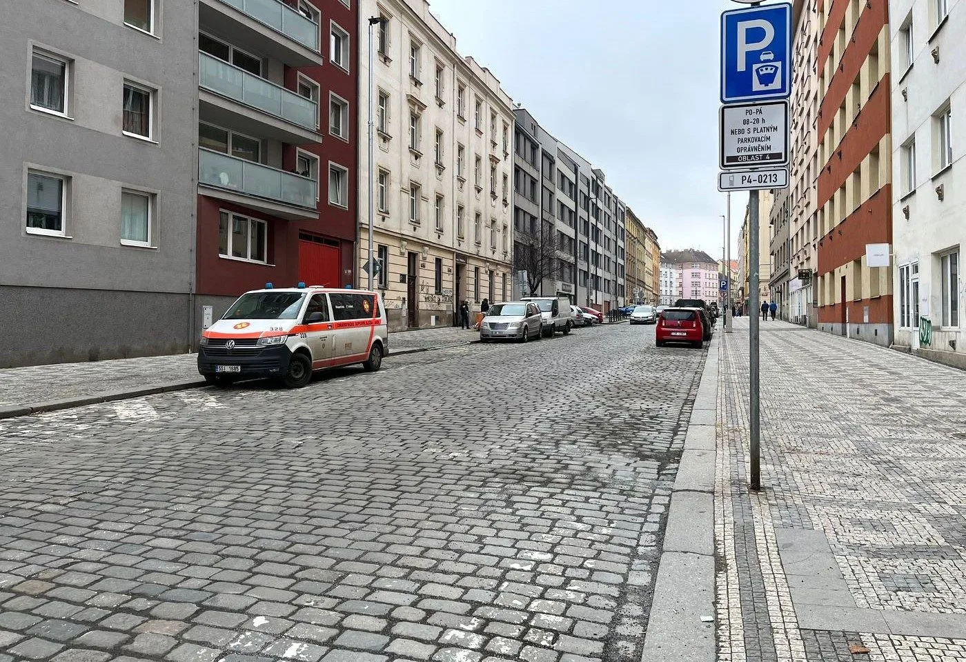 Místo dlažby tichý asfalt. Praha 4 chce zklidnit dopravu v Nuslích