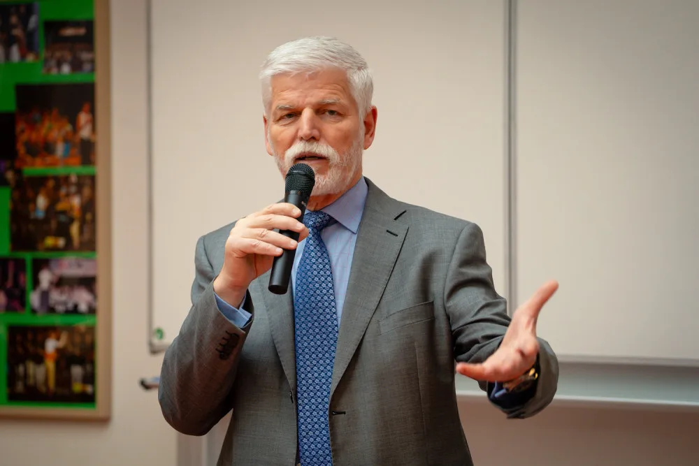 Podpora prezidenta Pavla vzrostla, podle mnohých ale příliš zasahuje do politiky