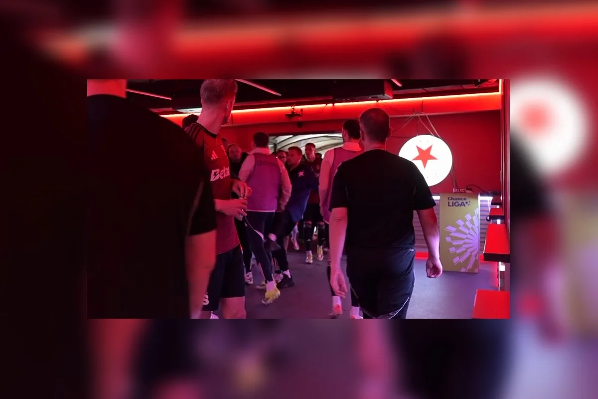 Jana Kuchtu kopnul fyzioterapeut Slavie.