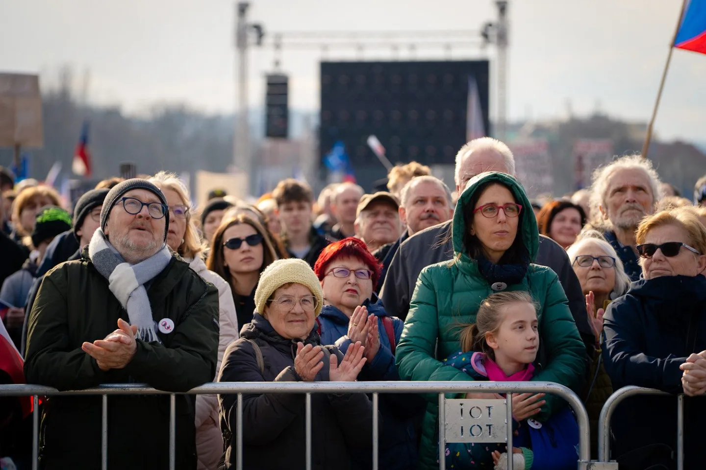 FOTO: Pryč s Burešem a vyděrači. Podívejte se, jak probíhala demonstrace na Letné