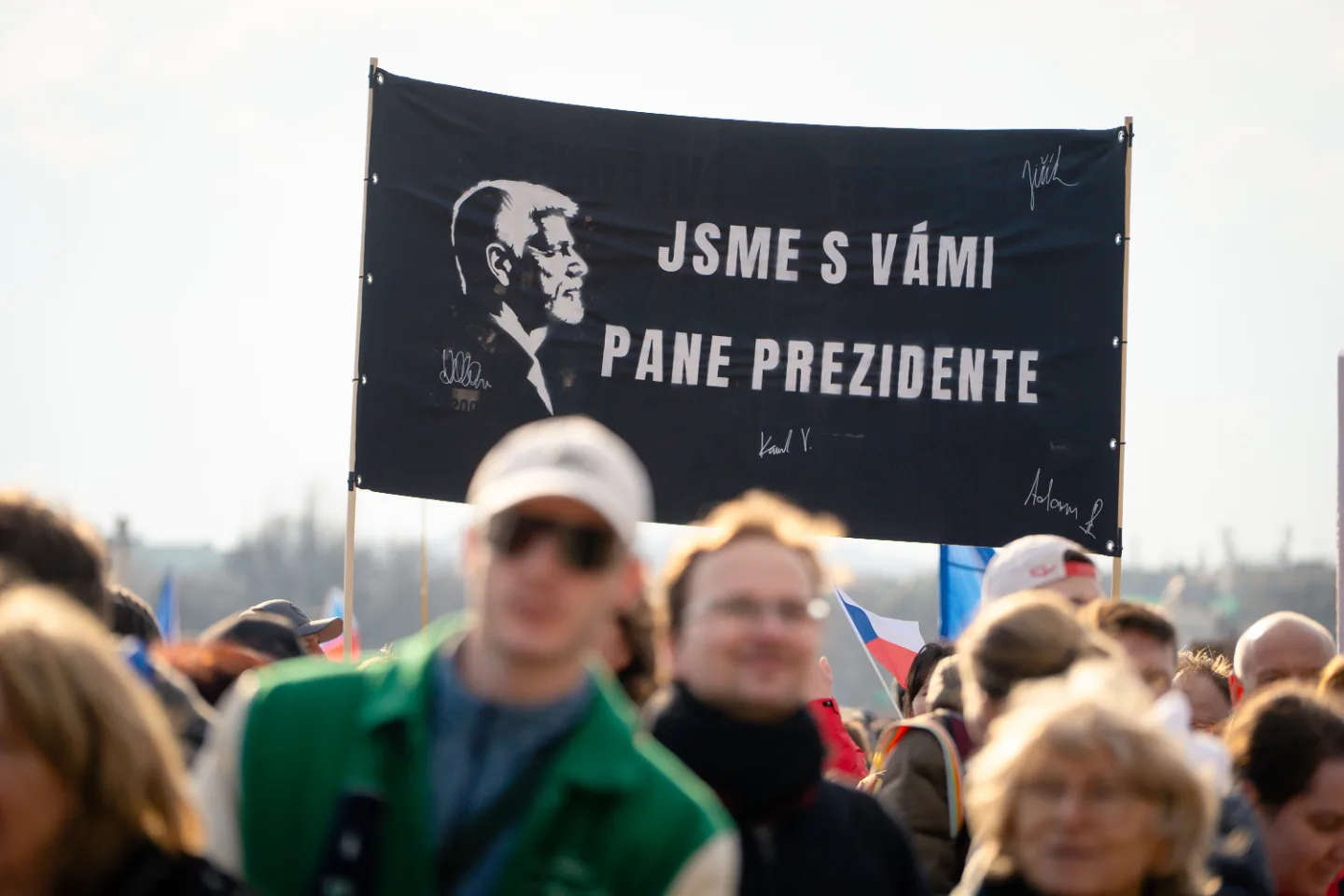 FOTO: Pryč s Burešem a vyděrači. Podívejte se, jak probíhala demonstrace na Letné