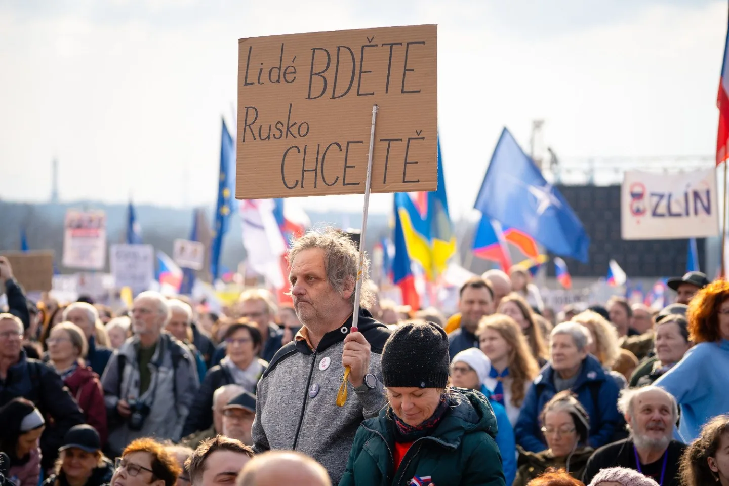 FOTO: Pryč s Burešem a vyděrači. Podívejte se, jak probíhala demonstrace na Letné