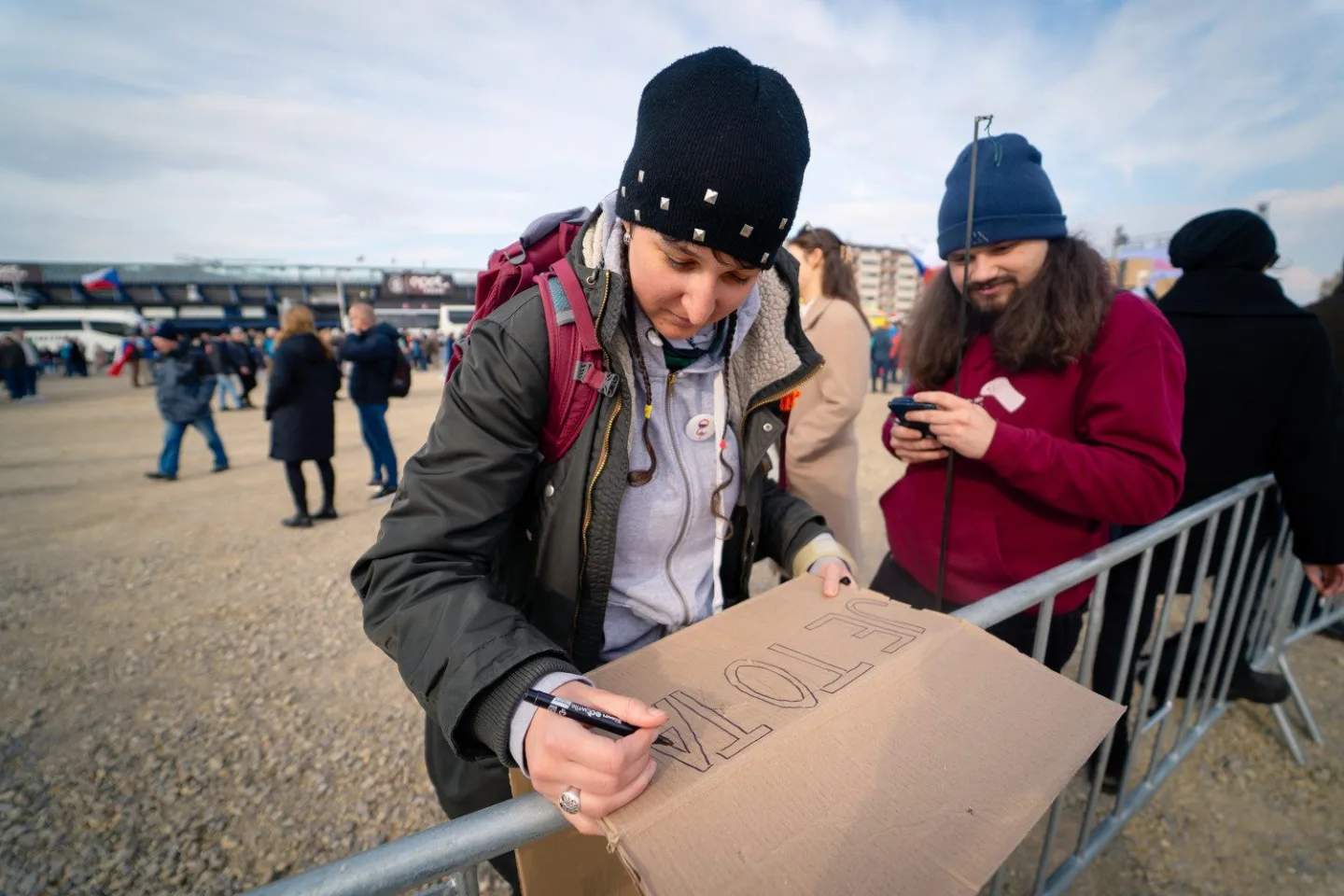 FOTO: Pryč s Burešem a vyděrači. Podívejte se, jak probíhala demonstrace na Letné