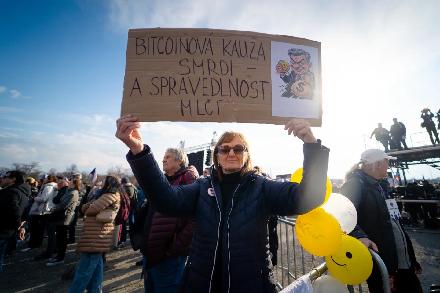FOTO: Pryč s Burešem a vyděrači. Podívejte se, jak probíhala demonstrace na Letné