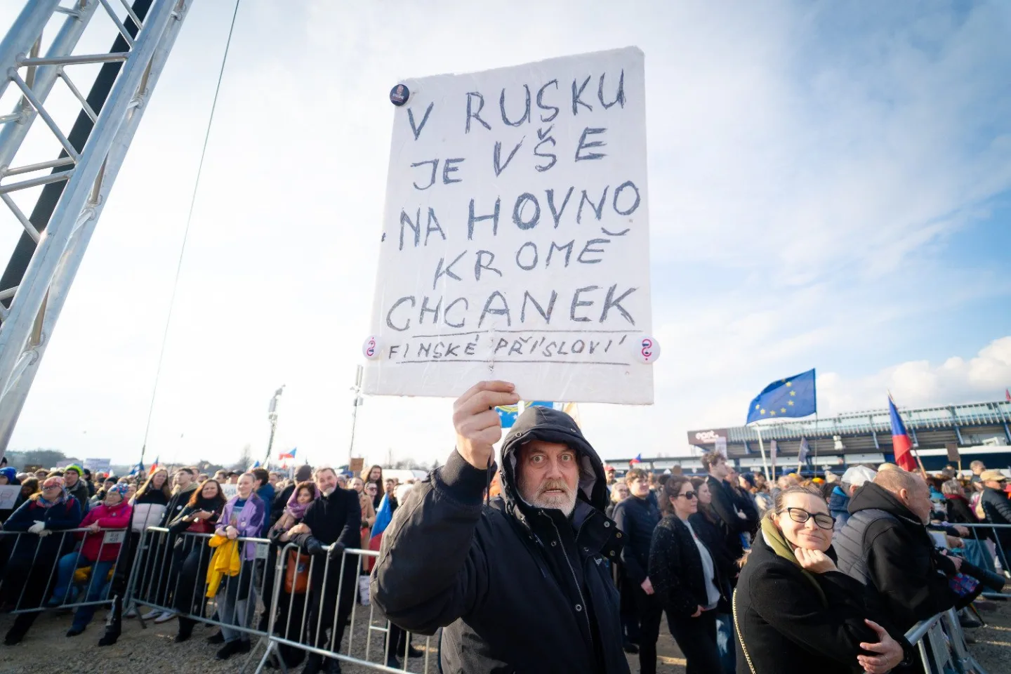 FOTO: Pryč s Burešem a vyděrači. Podívejte se, jak probíhala demonstrace na Letné
