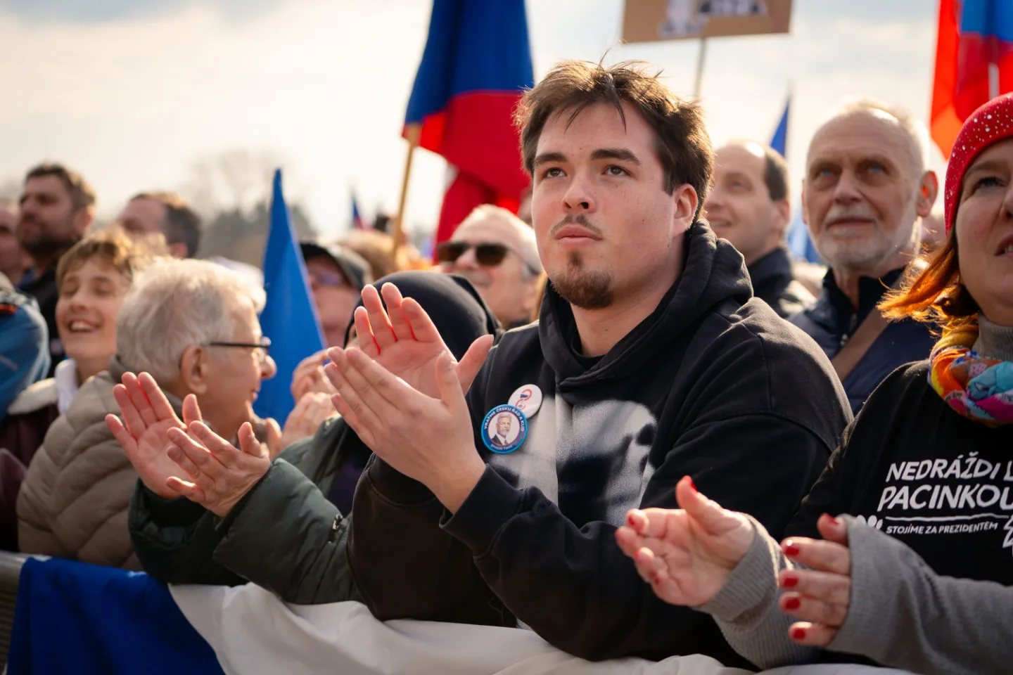 FOTO: Pryč s Burešem a vyděrači. Podívejte se, jak probíhala demonstrace na Letné