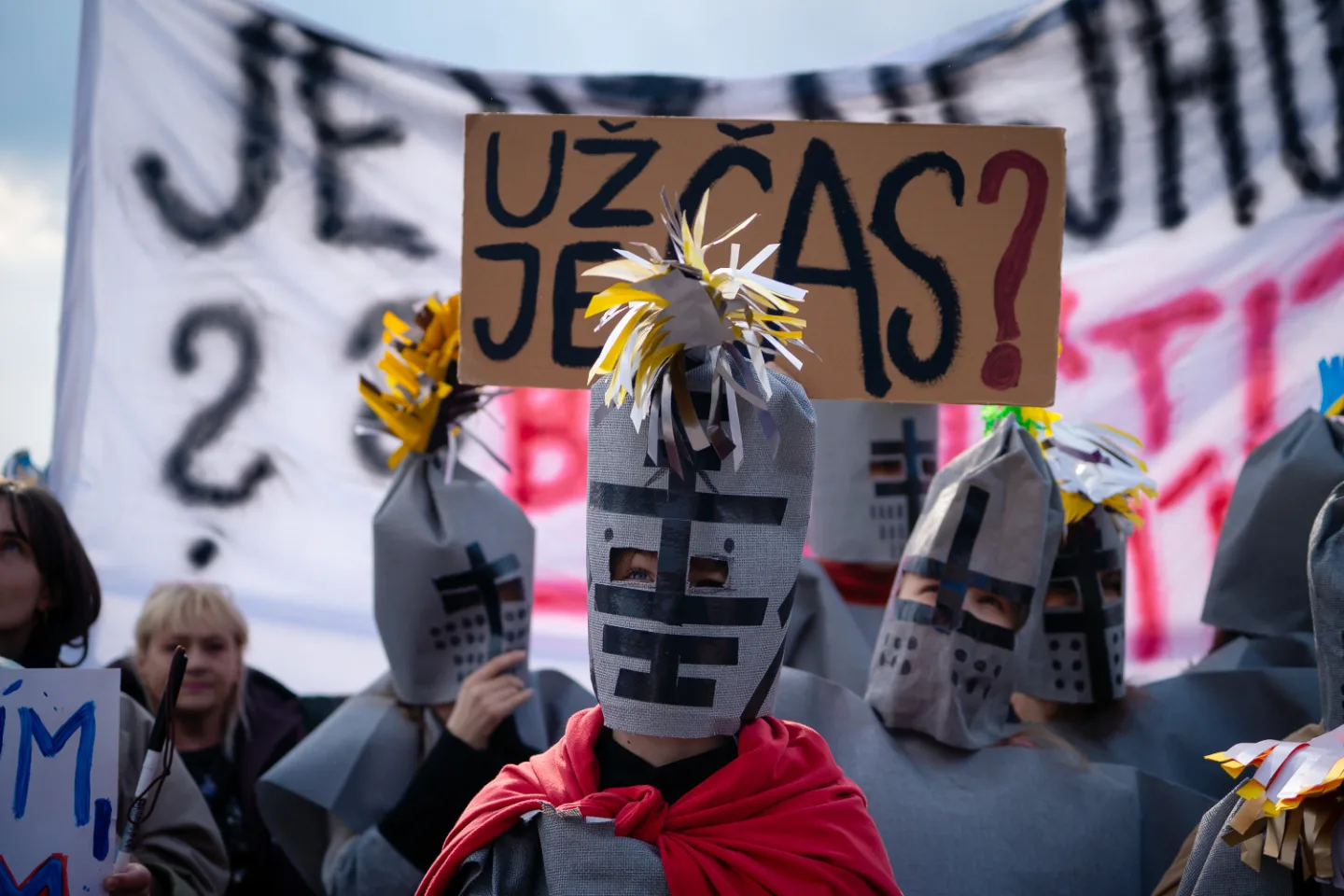 FOTO: Pryč s Burešem a vyděrači. Podívejte se, jak probíhala demonstrace na Letné