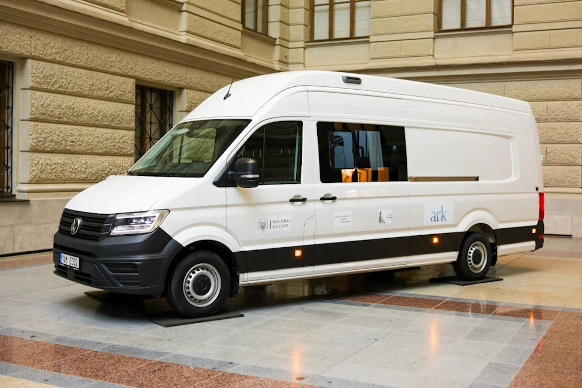 Na Ukrajinu jede z Prahy další mobilní digitalizační pracoviště, bude dokumentovat památky