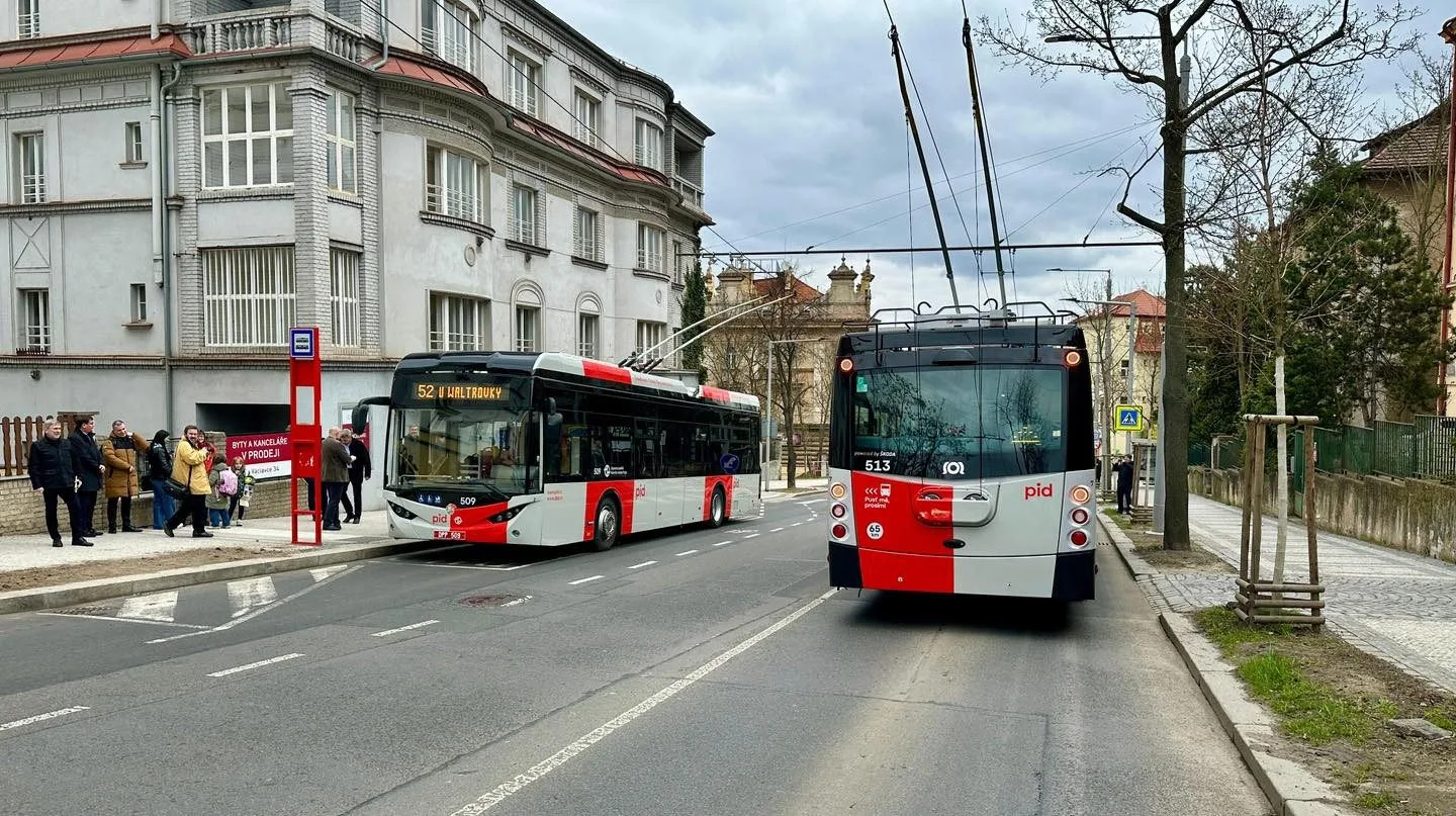 Trolejbusy na nové trati do Jinonic už v rámci zkušebního provozu vozí cestující