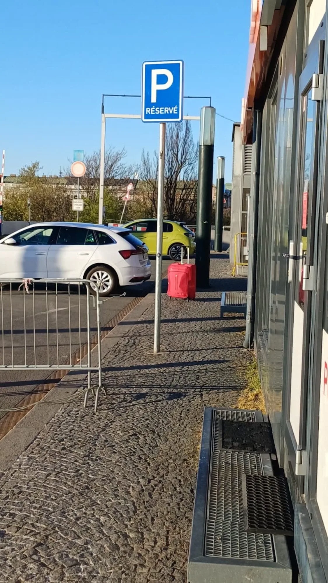 Kufr prohlédne pyrotechnik.