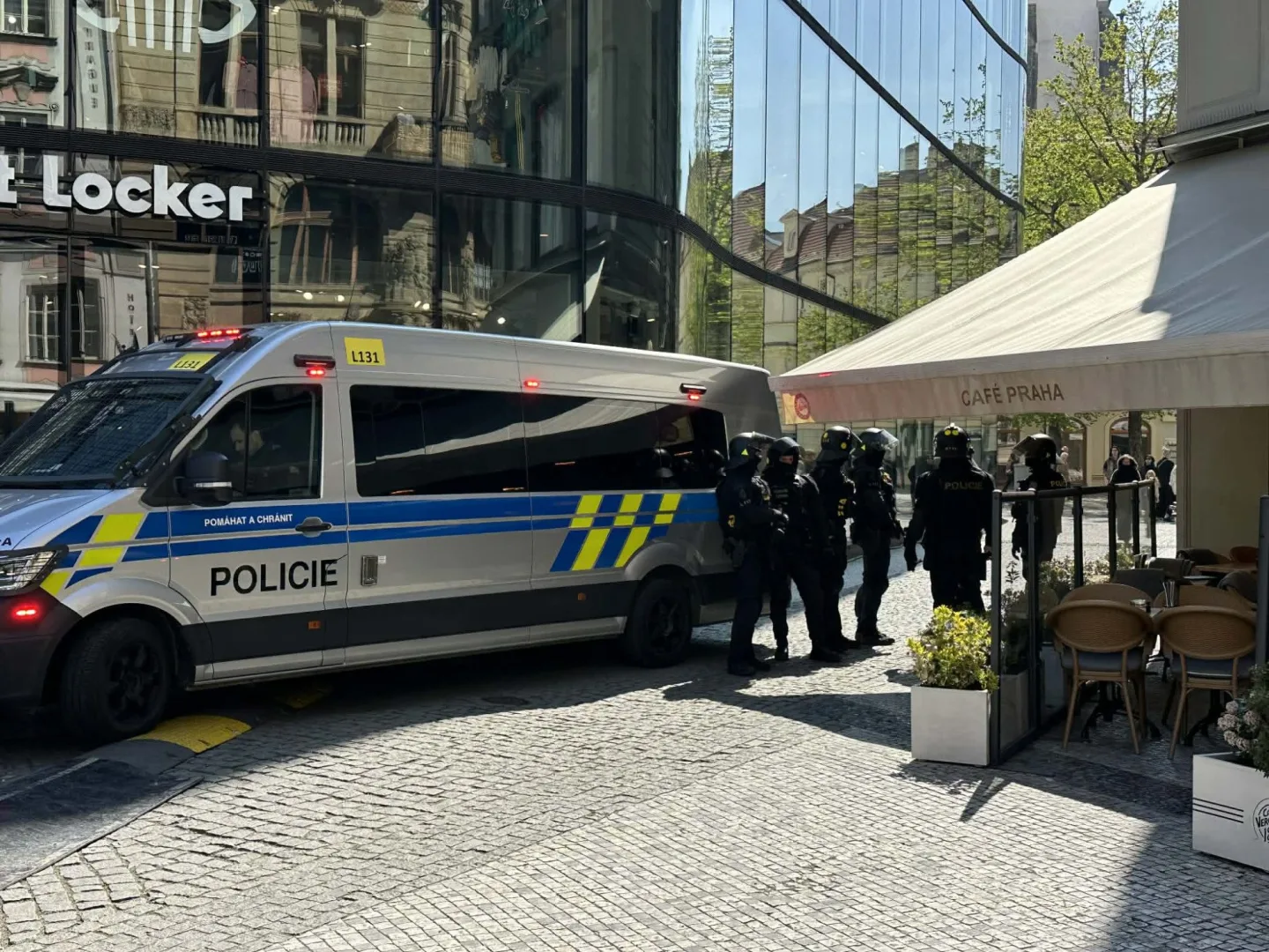 FOTO: Praha se rozdělila na dva tábory. Protestovalo se za práva žen i proti potratům