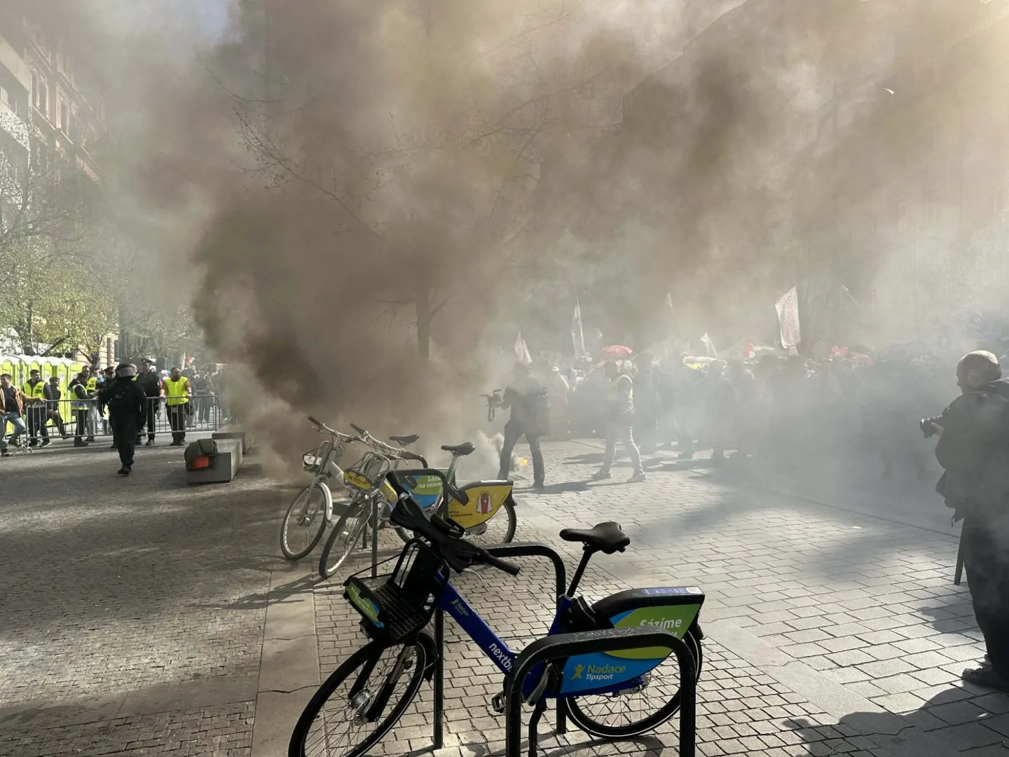 FOTO: Praha se rozdělila na dva tábory. Protestovalo se za práva žen i proti potratům