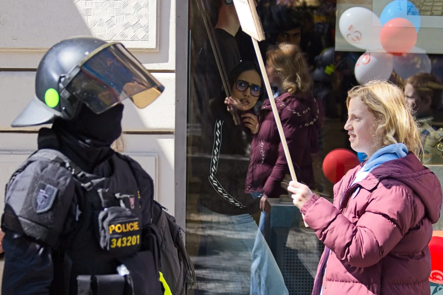 FOTO: Pískot i zásah policie. Pochod pro život v Praze opět rozvířil emoce