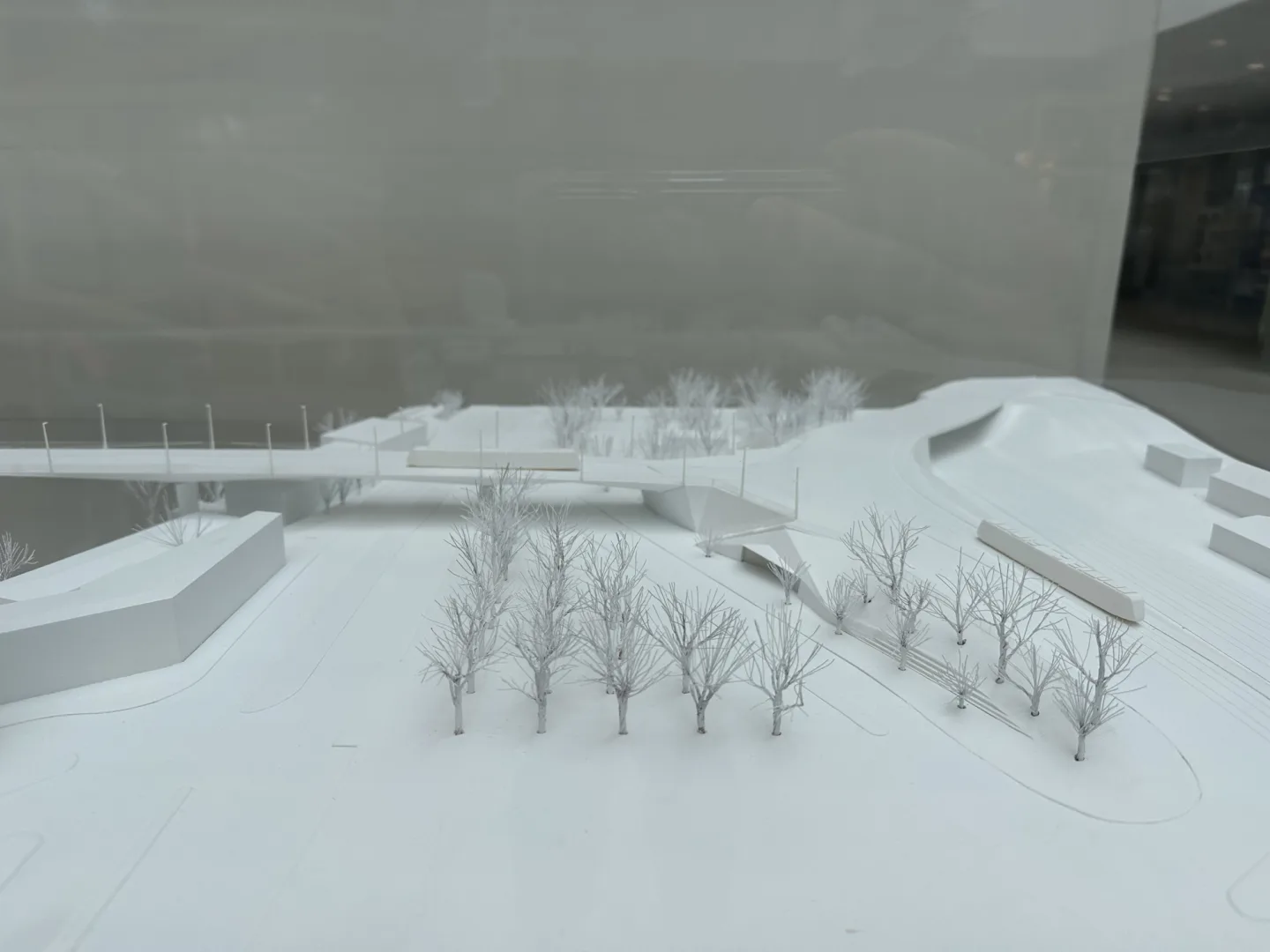 Les lamp, proměněná benzinka, skatepark. Jak budou vypadat břehy u Dvoreckého mostu?