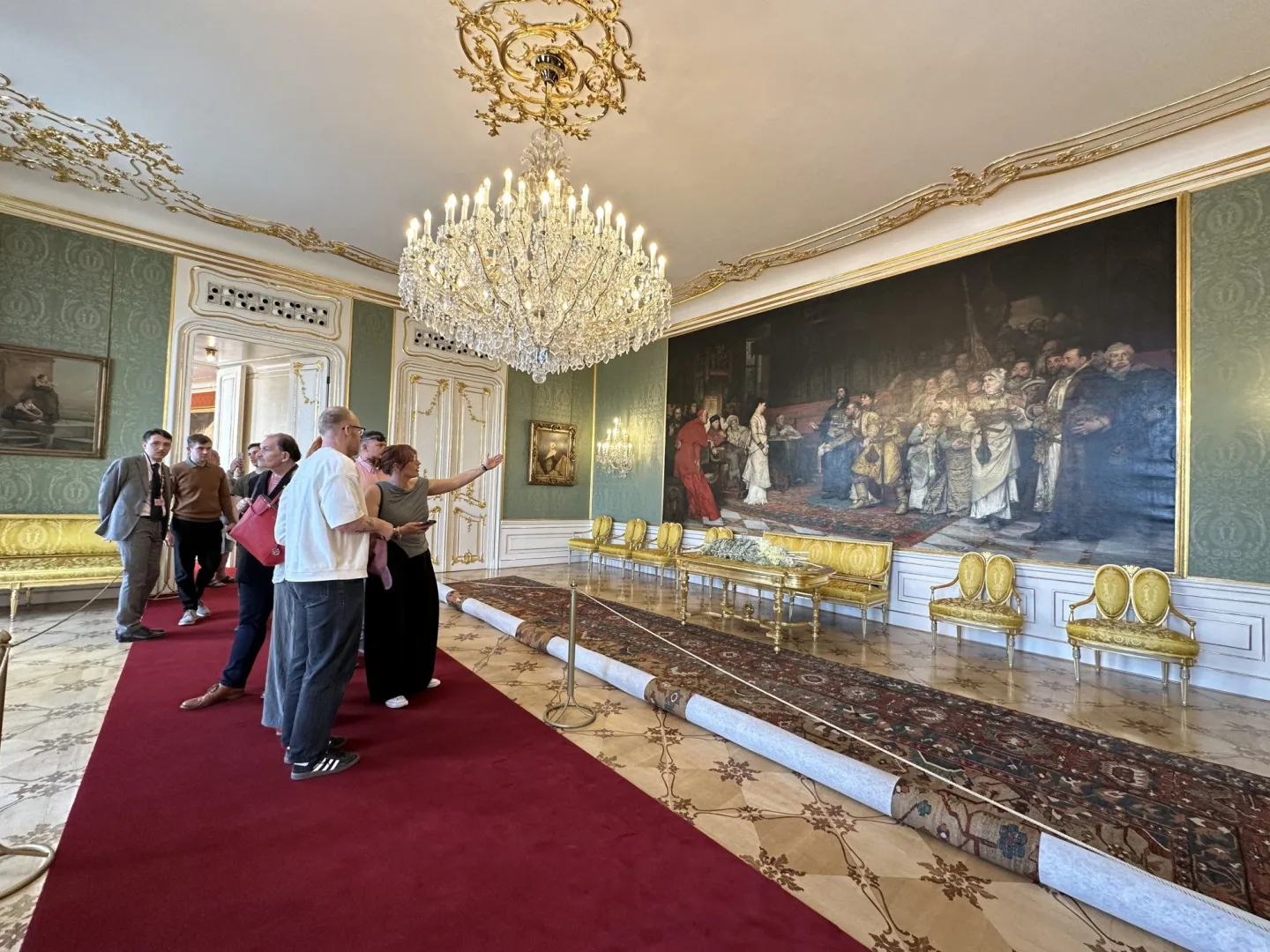 Hrad si přišly zdarma prohlédnout tisíce lidí, zklamal je ale chybějící prezident