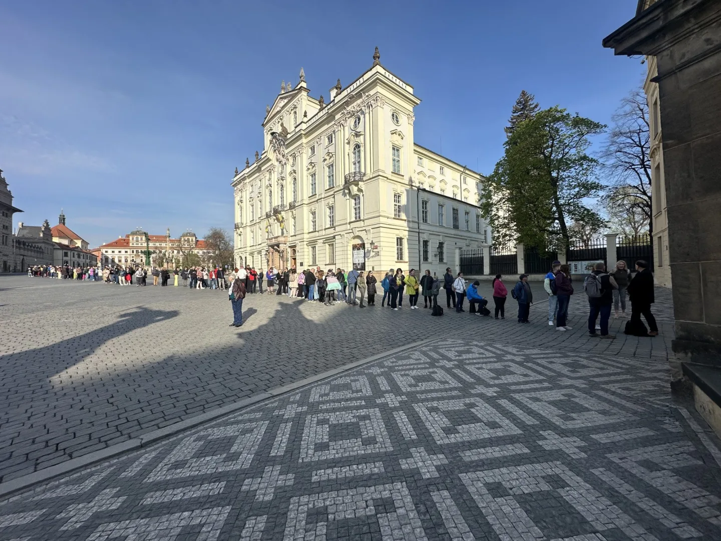 Hrad si přišly zdarma prohlédnout tisíce lidí, zklamal je ale chybějící prezident