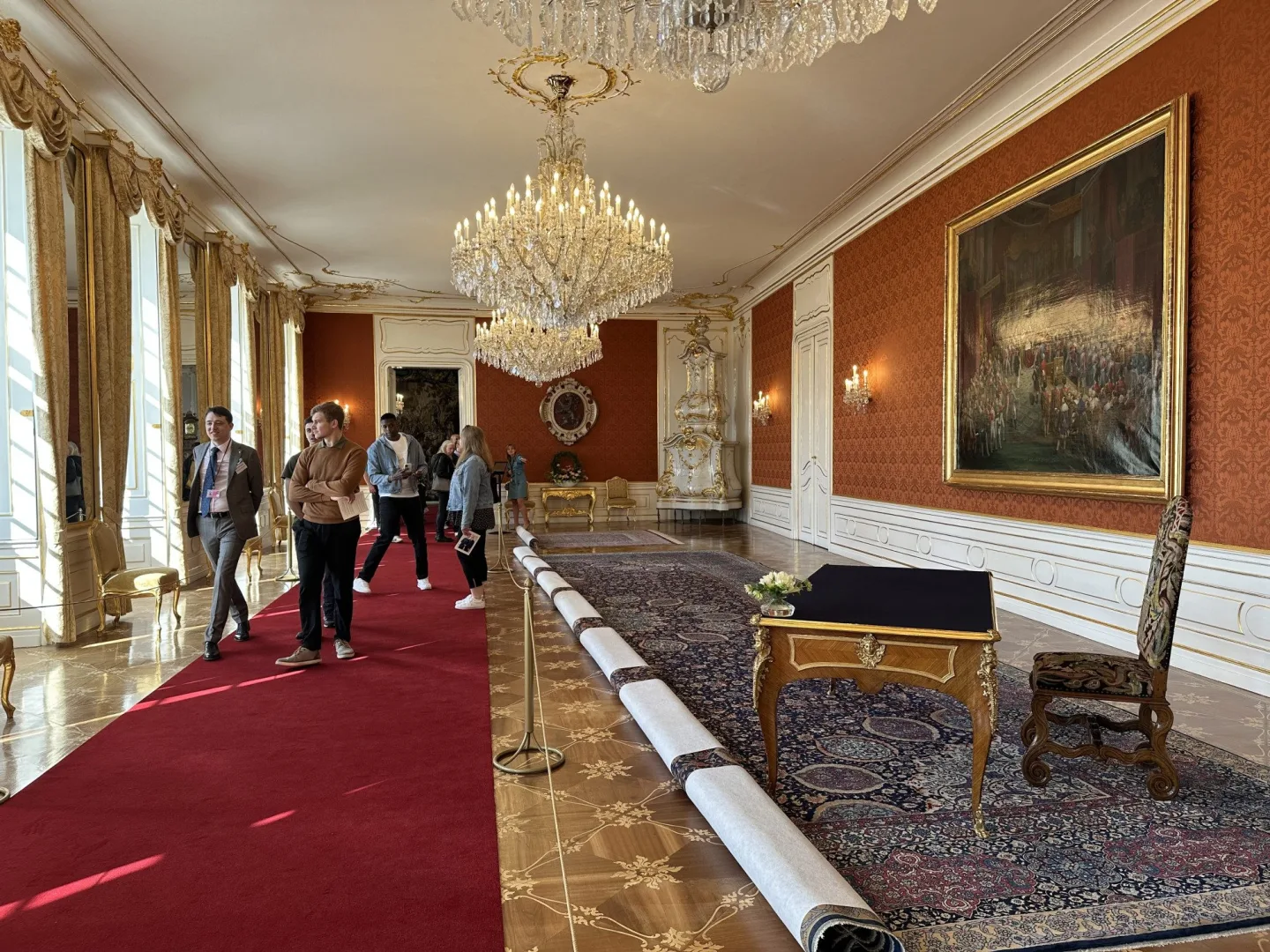 Hrad si přišly zdarma prohlédnout tisíce lidí, zklamal je ale chybějící prezident