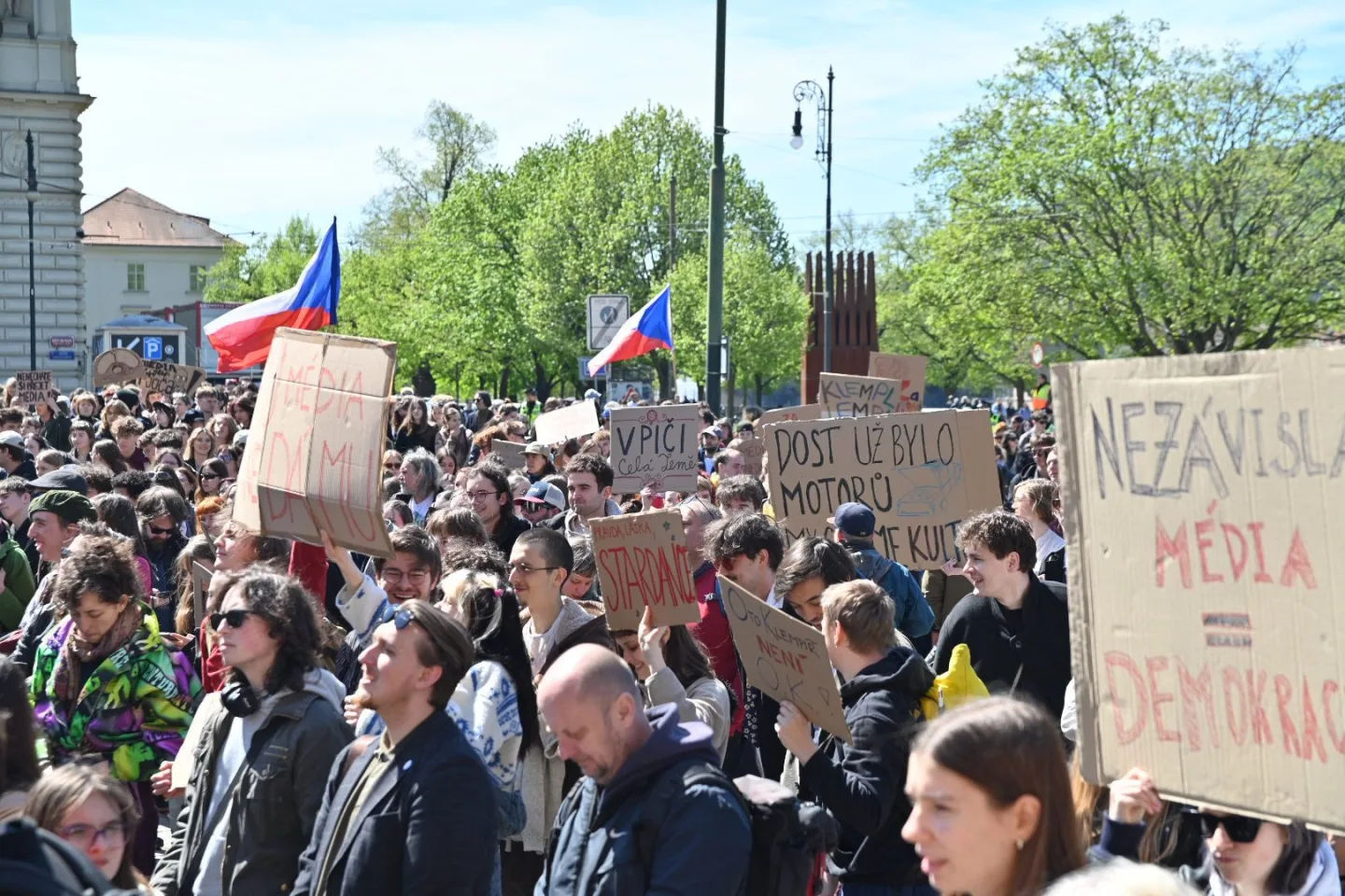 Média nedáme. Studenti vyrazili protestovat před ministerstvo kultury