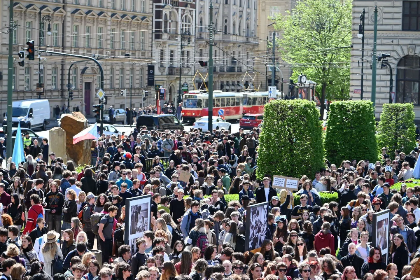 Média nedáme. Studenti vyrazili protestovat před ministerstvo kultury