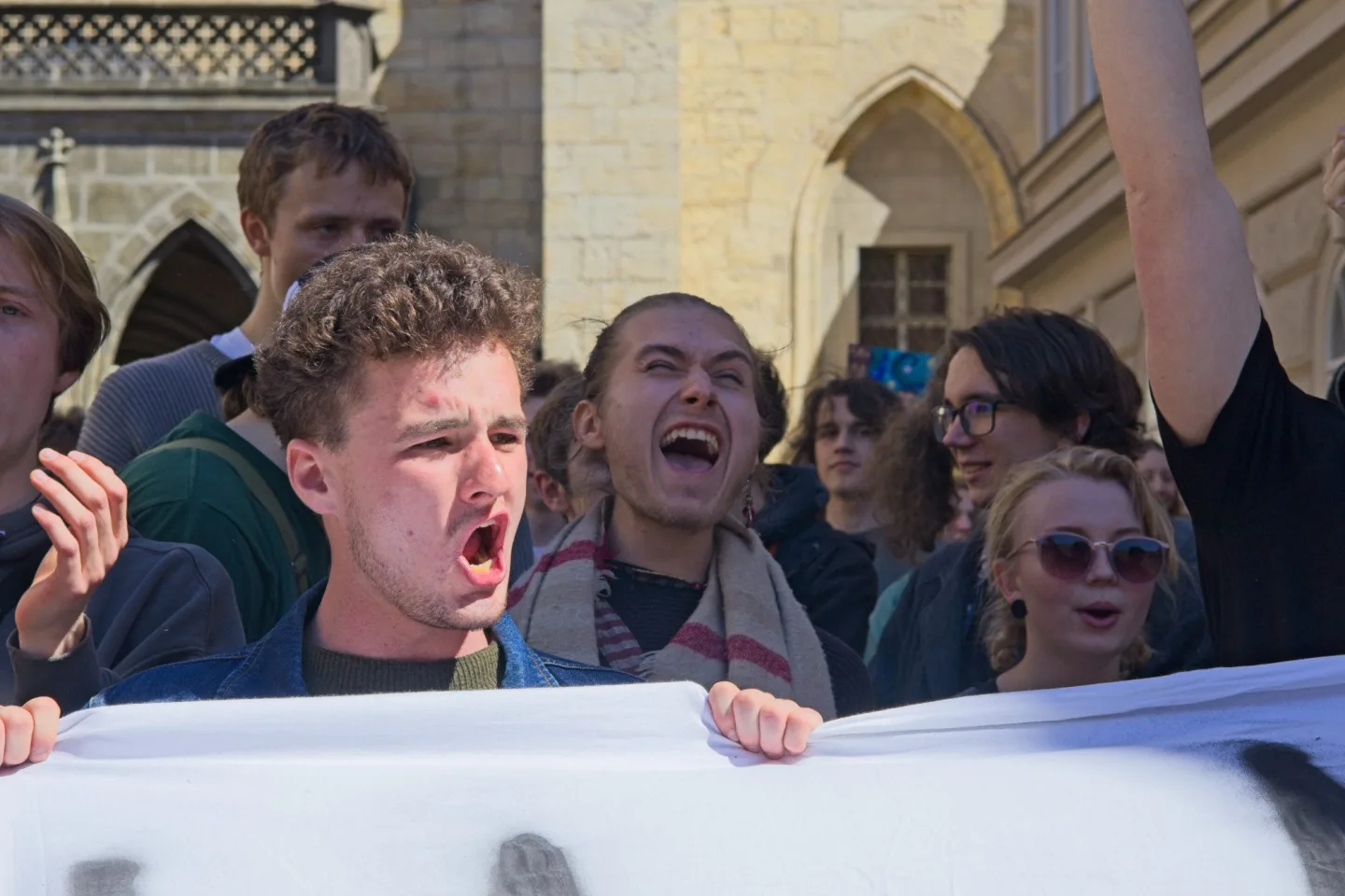 OBRAZEM: Nespokojení studenti, Hřib proti Ševčíkovi. Akce na podporu médií přilákala stovky lidí