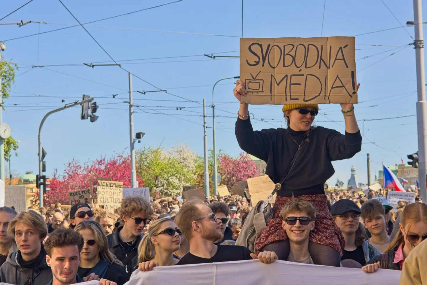 OBRAZEM: Nespokojení studenti, Hřib proti Ševčíkovi. Akce na podporu médií přilákala stovky lidí